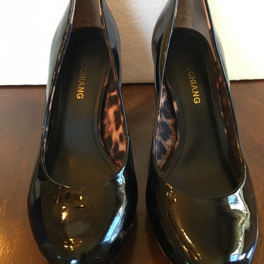 ARTURO CHIANG Black Patent Pumps; Size: 7M/37; Heel Approximately 3" High